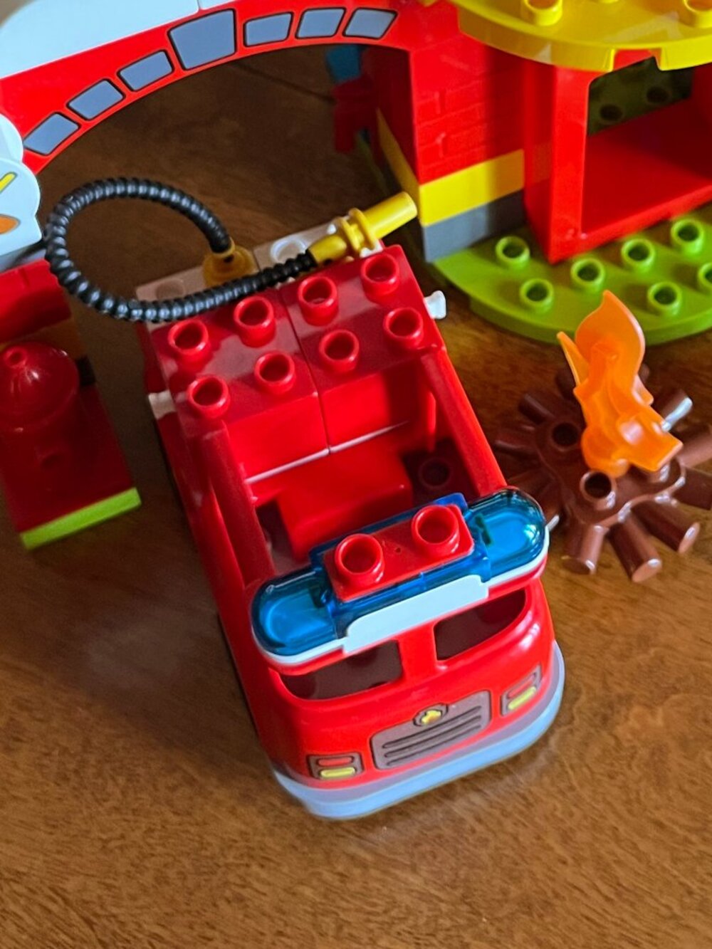 Duplo fire station and firetruck - Picture 6 of 8